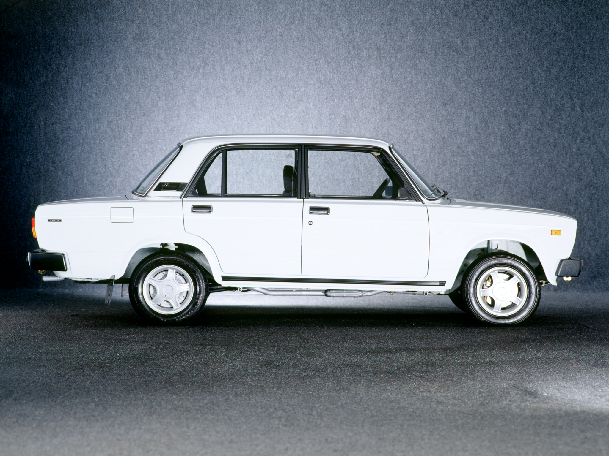 ... Lada 2105 Sedan 1979 ...